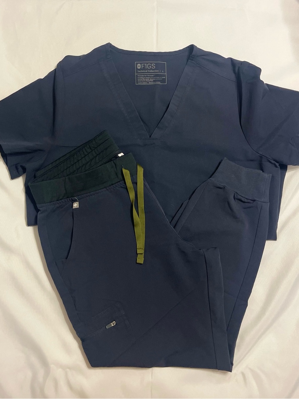 FIGS Quiet Navy Casma Top & Zamora Jogger Scrub Set Large Petite
